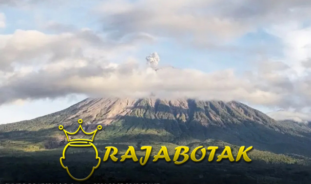Gunung Semeru Erupsi